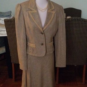 Idea light brown suit